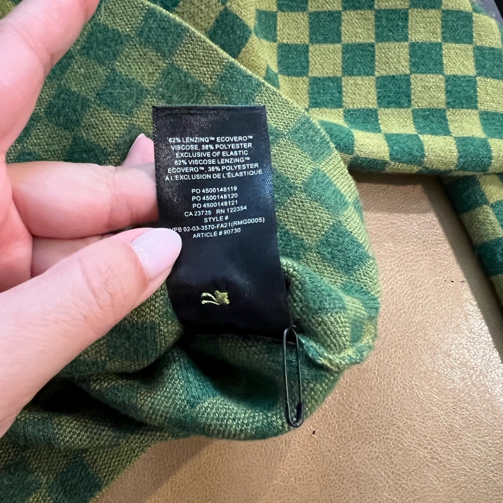 Aritzia checkered cropped cardigan - Picture 8 of 8